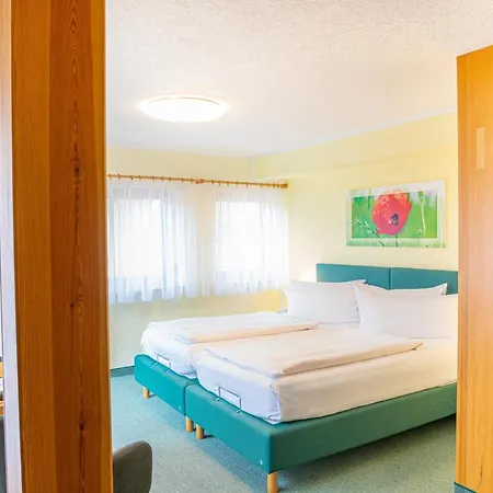 Hotel Elbpromenade 3*
